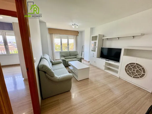 Habitación disponible para chicas estudiantes (zona renfe - pajaritos) — 7