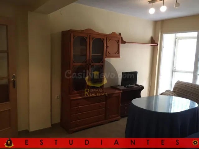 EST/ Piso amueblado para ESTUDIANTES con TRES dormitorios en