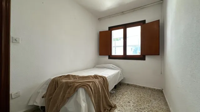 ¡Una casa con jardín, terraza y un sinfín de posibilidades en el corazón de Borja! — 24