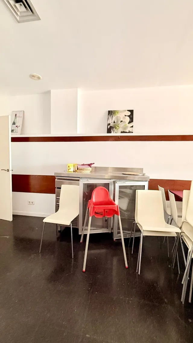 ¡Oportunidad Única en Cubelles! Local Comercial Reformado con Terraza y Vistas al Mar — 24