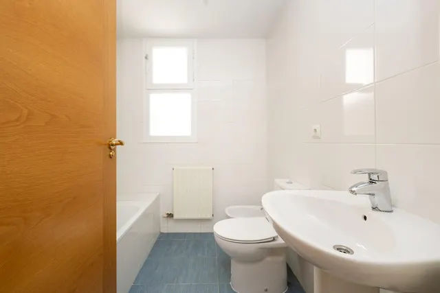 **Piso en venta en Carretera de la Sierra - Oportunidad única** — 24