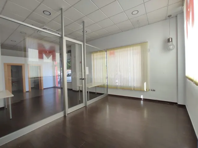 LOCAL COMERCIAL EN ALQUILER EN ARCO NORTE – ESQUINA, MUY LUM - foto 4