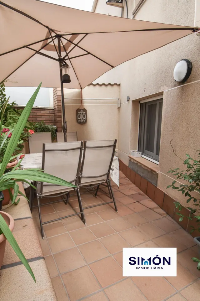 ¡FANTÁSTICA OPORTUNIDAD EN SANTPEDOR! Piso de 3 habitaciones dobles, con balcón y terraza. — 46