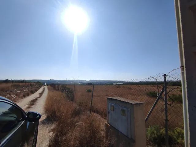 Gran parcela de 8357 metros cuadrados con luz y agua en Algo - foto 3