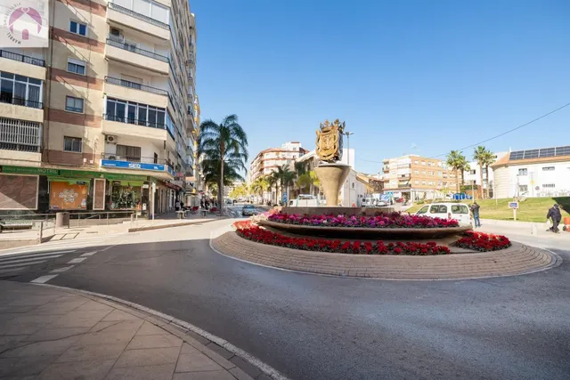 Piso 6 habitaciones 280m² en venta - Av. De Salobreña - foto 2