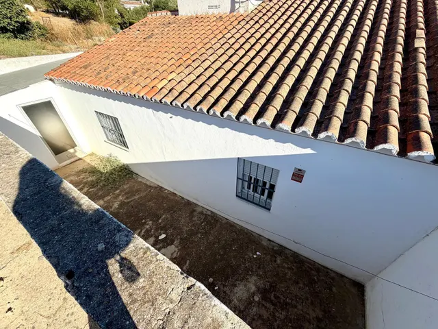 Casa de pueblo en pleno centro de La Joya con dos viviendas independientes y parcela de 500 m2 — 6