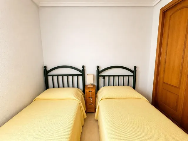 Ático dúplex con vistas frontales al mar y amplio solárium en Guardamar del Segura — 19