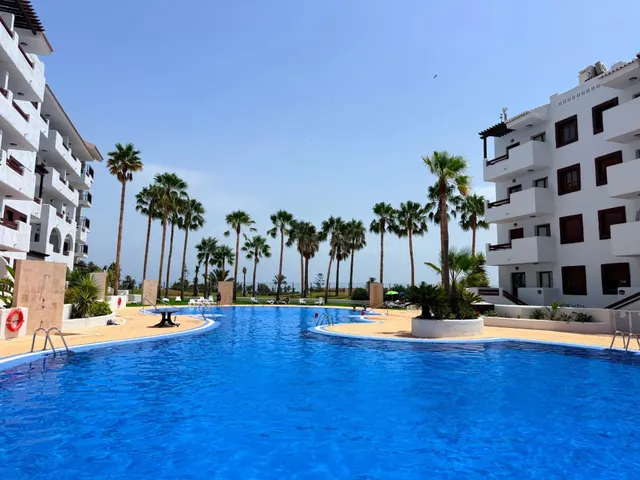 Apartamento reformado junto al golf y a 3 minutos del mar – 