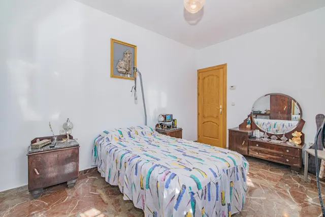 ¡Oportunidad Única! Se Vende Magnífica Casa en Esquina con Amplia Parcela — 12