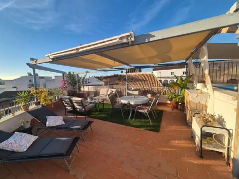 MAGNIFICO PISO TIPO DUPLEX CON AMPLIA TERRAZA CON PISCINA Y TRASTERO EN VILLAFRANCA!!!