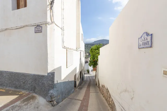 CASA PARA REFORMAR, MÁS TERRENO DE 250M2 — 50