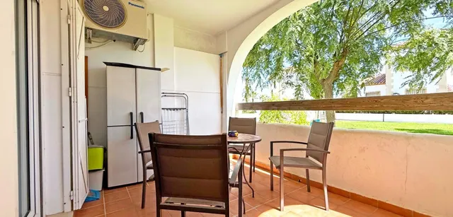 Apartamento en planta baja en Res. Las Violetas, Villamartín - foto 5