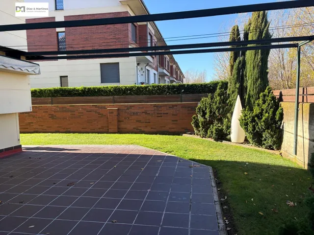CHALET PAREADO  PRÓXIMO A ESPACIO LEÓN — 29