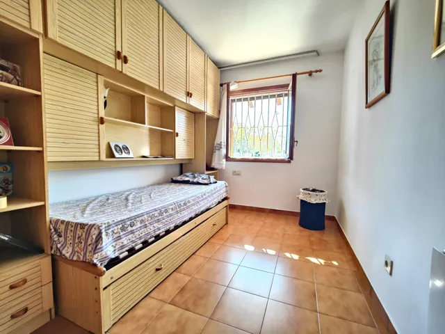Casa adosada en Calafell de 3 habitaciones y gran jardín cerca del tren — 29
