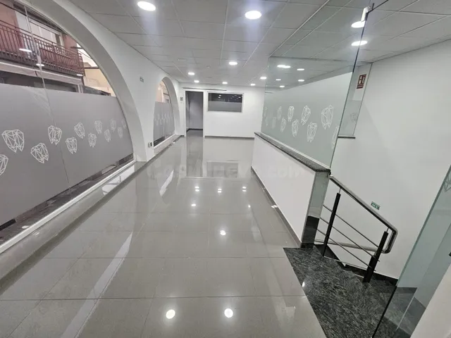 SANT CELONI (CENTRO): GRAN LOCAL COMERCIAL ESQUINERO IDEAL C - foto 4