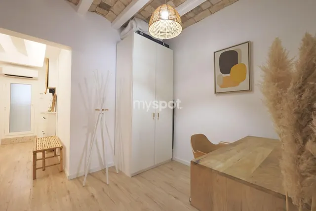 Elegante apartamento reformado de 1 dormitorio en el Raval — 10