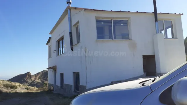 CASA DE CUATRO habitaciones Y TIERRAS EN BAYARQUE ( ALMERÍA  - foto 2