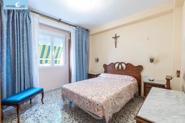 Piso de 3 dormitorios en calle milán, zaidín | muy luminoso y con gran potencial — 12