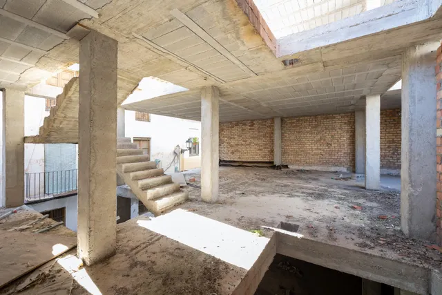 EDIFICIO EN ESTRUCTURA (358METROS CONSTRUIDOS) + PROYECTO EN SANTA FE — 18