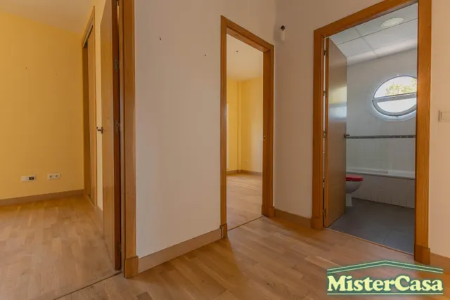 Exclusiva casa pareada de 4 dormitorios con sotano junto al campo de golf — 16