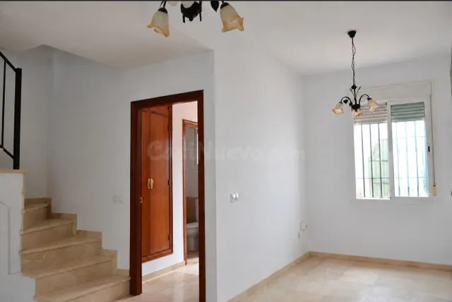 Tu próximo hogar en Sanlúcar la Mayor: tres dormitorios, pat - foto 5