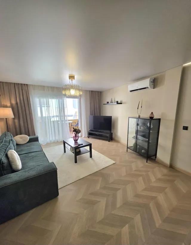 Apartamento con terraza, Alicante, Torrevieja, Playa de los Locos. 3 habitaciones, 110 m2, 200 metros al mar — 20