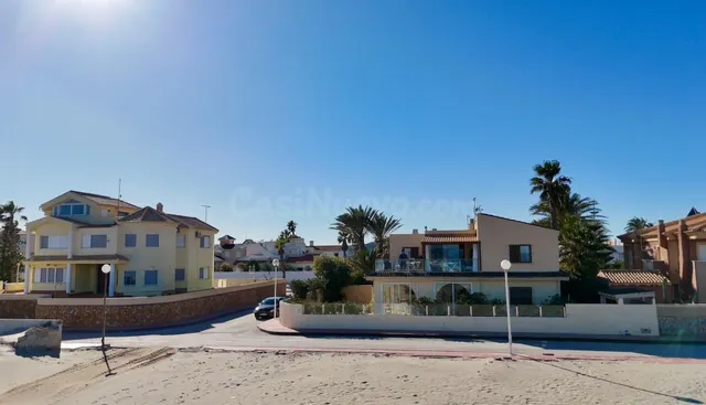 Exclusiva Villa en Primera Línea de Mar con Vistas Panorámic - foto 5
