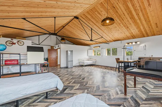 Finca rústica con vivienda reformada, piscina y cultivo ecólógico — 28