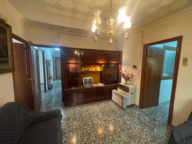 Edificio de dos apartamentos con terraza y garaje — 38