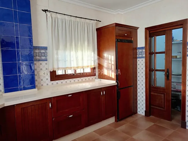 CHALET CON PISCINA EN JUNTA DE LOS RIOS — 10