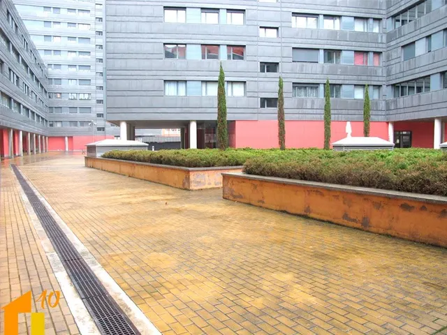 Piso en alquiler zona Sur, cuatro dormitorios y tres baños con garaje y trastero. — 28