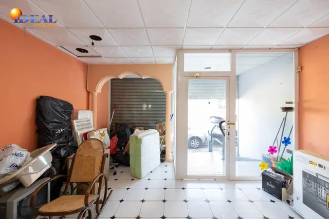 Local de 130 m2, diafano en Gojar, cerca del centro, en zona residencial con mucho paso de vehiculos — 2