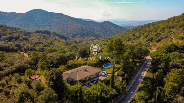 Exclusiva casa en Vallromanes. Naturaleza, privacidad y vistas panorámicas. — 38