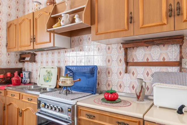 Gran Casa en Esquina en Atarfe – 4 Dormitorios, Piscina, Garaje y Espacio Comercial — 35