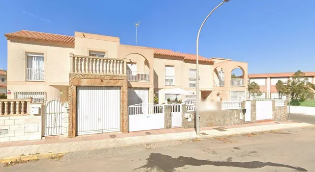 Se vende casa OKUPADA en C/ VILANOVA I LA GELTRU Nº 3 BJ ROQ - foto 3