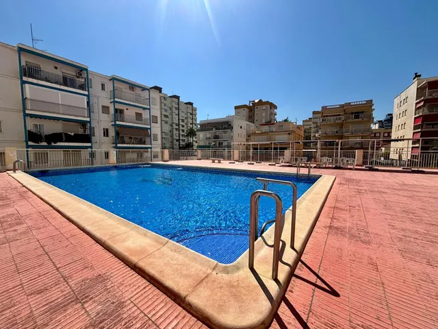Apartamento en primera línea de playa de Gandia en residencial con piscina comunitaria, garaje y trastero. — 6