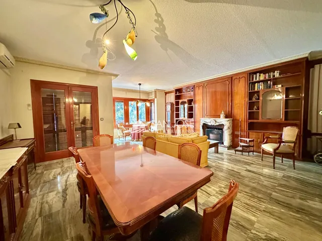 SE VENDE CASA CON PISCINA EN GLORIETA DE NOVELDA. — 44