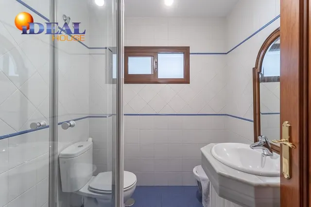 Chalet Exclusivo en Camino Bajo de Huétor — 25
