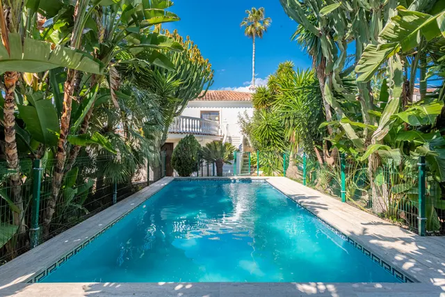 Chalet 7 habitaciones 420m² en venta - Altos de Estepona — 4
