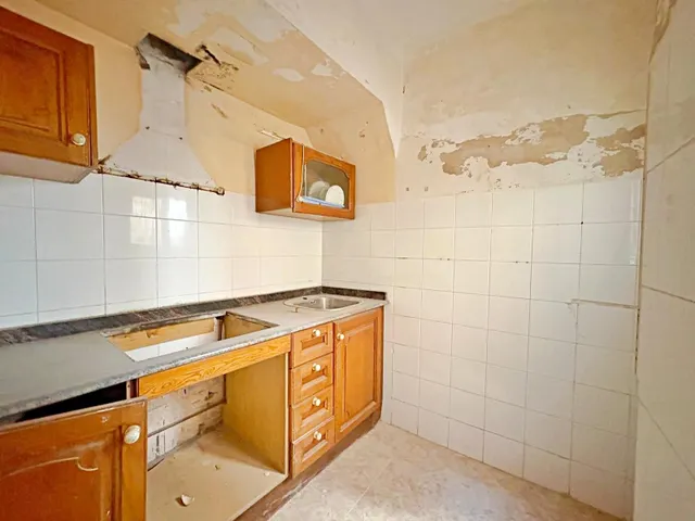 SE VENDE CASA  A POCOS METROS DEL PUENTE DE LA VIRGEN — 14