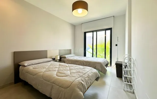 Se vende ático de 2 dormitorios en la primera planta con solárium privado en Oasis Beach XII, El Raso, Guardamar del Segura — 8