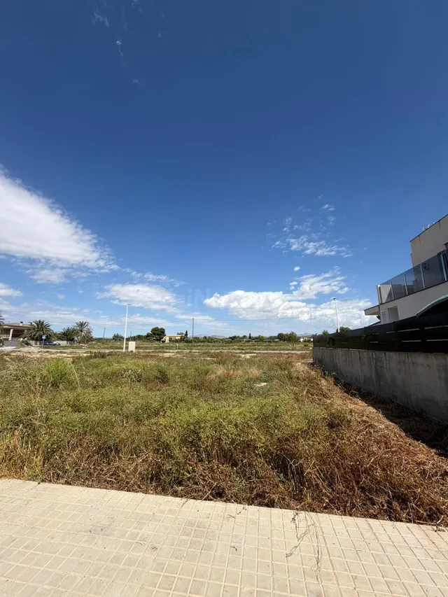 Parcela en venta en Torrellano (Elche) – 400 m2, orientación - foto 2