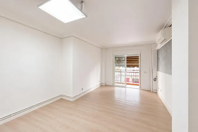 Piso exterior de 111 m2 con 4 dormitorios, garaje y trastero en Av Juan Antonio Perea — 7