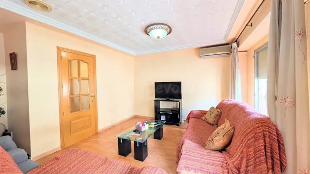 ¡GRAN VIVIENDA DE ESQUINA, 150 M2, 4 DORMITORIOS DOBLES, TOTALMENTE EXTERIOR, EN ZONA POETA MIGUEL HERNANDEZ! — 4