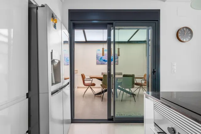 Villa moderna con piscina privada, 3 dormitorios y 3 baños. — 13