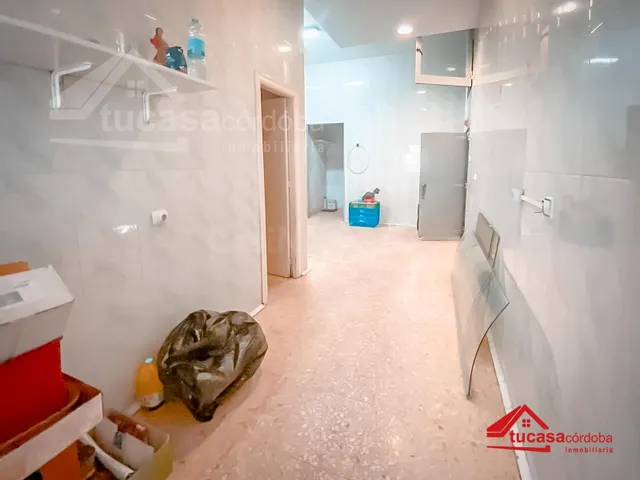 Amplio local comercial en Huerta de la Reina, Córdoba - foto 2