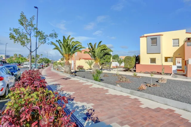 Chalet en Planta Baja con Terraza Privada en Corralejo, Comp - foto 2