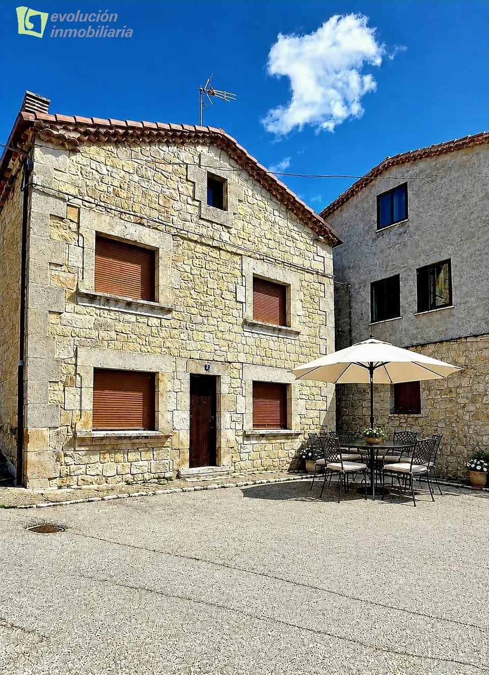 Casa rústica en venta en Regumiel de la Sierra (Burgos)