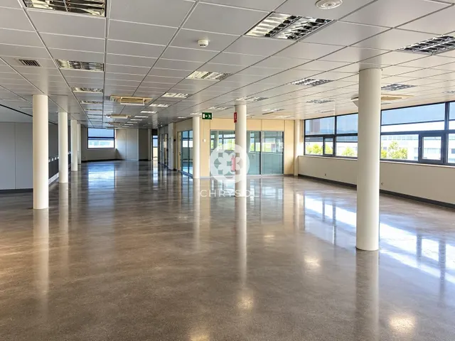 Exclusiva nave industrial tipo c con edificio corporativo junto a zona franca y fira de Barcelona. — 26