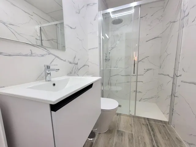 Moderno apartamento muy espacioso, en esquina, 3 dormitorios, 3 baños, parking, piscina, a 5 minutos a pie de la Playa del Cura — 33
